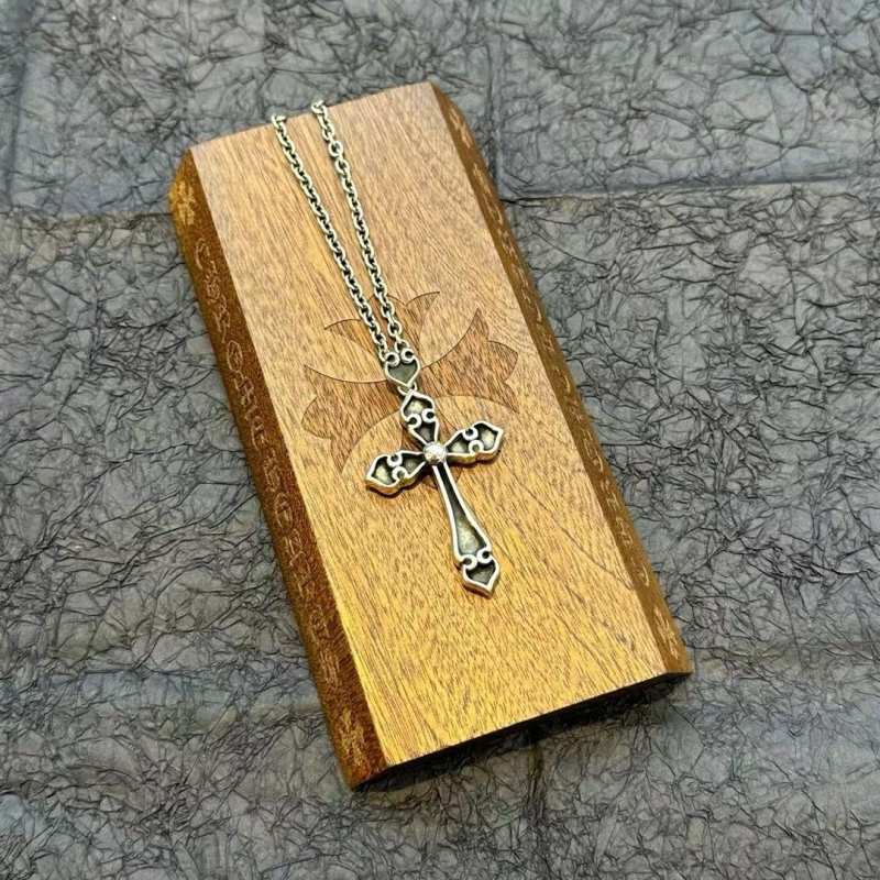 Ch*0me He**ts necklaces